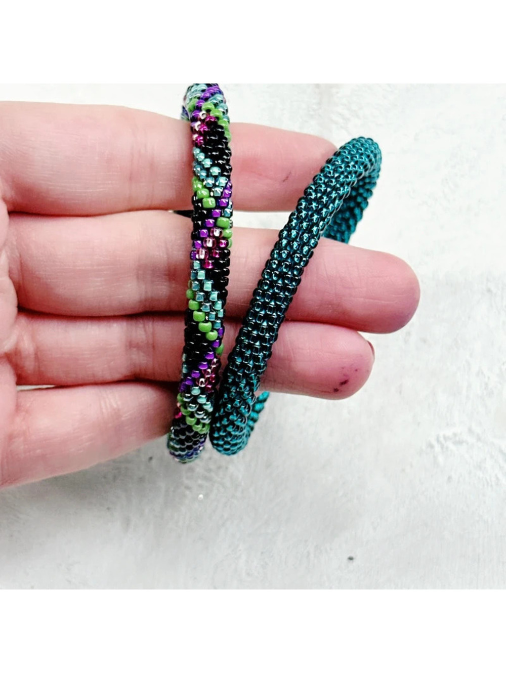 485mc. Green Glass Seed Bead Bracelets